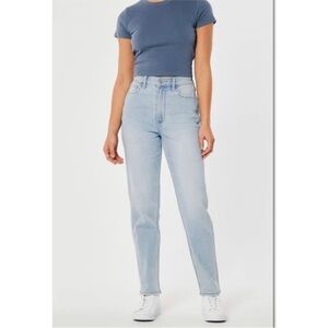 Hollister Curvy High Rise Mom Jean Vintage Stretch Light Wash Blue Denim Size 1R